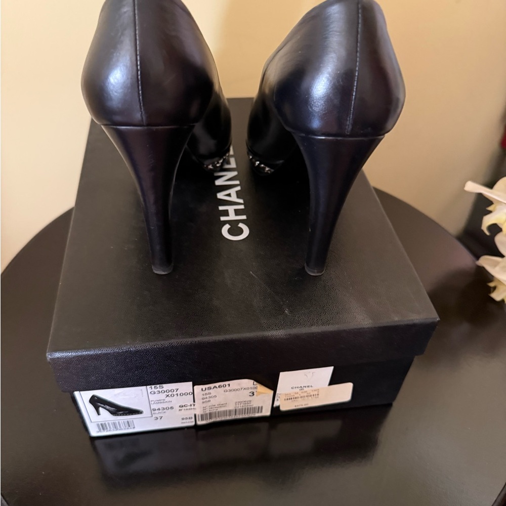 Chanel Black Leather Pump Heeled Shoe with Chain Accent - Picture 7 of 9